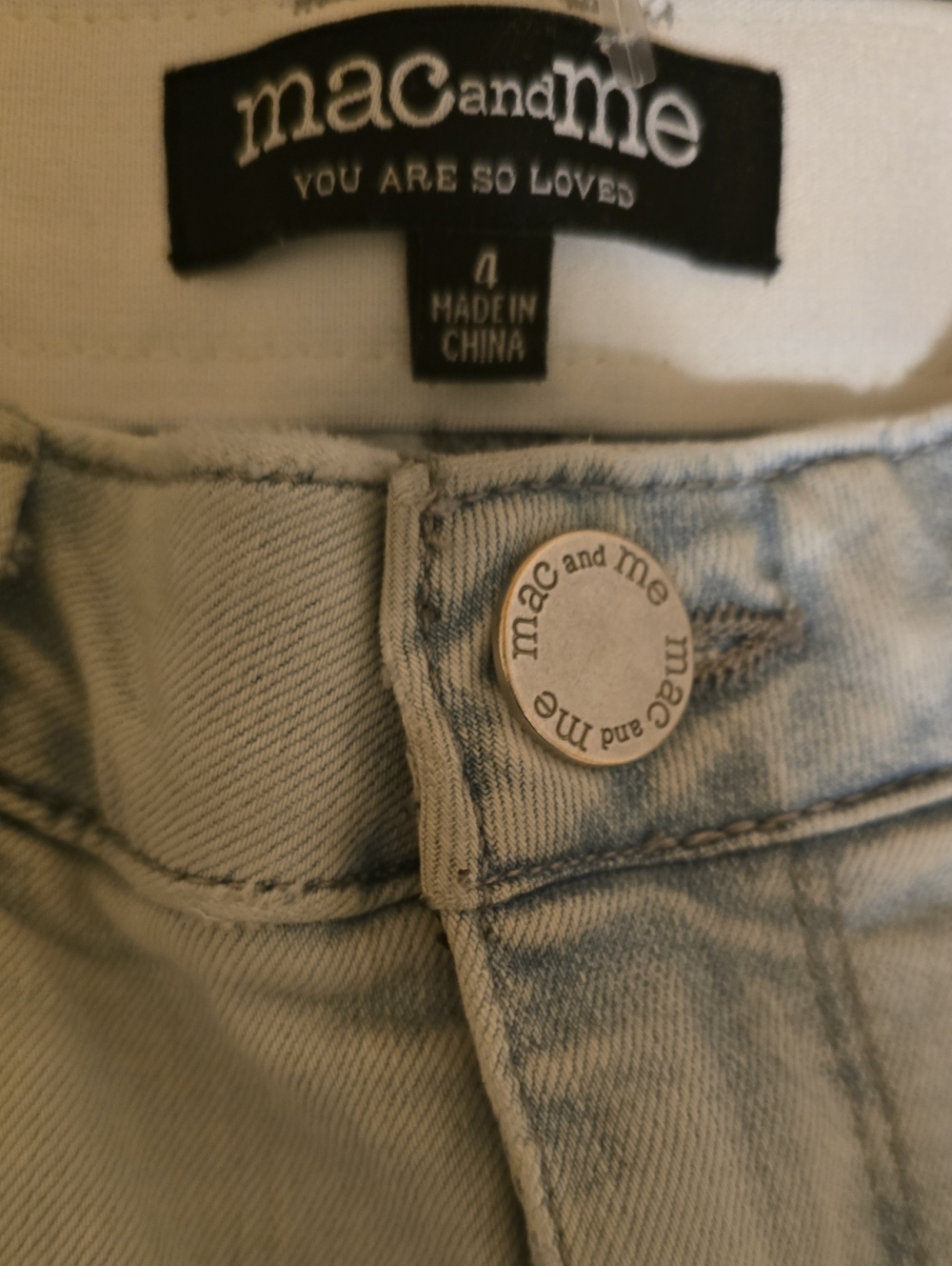 mac and me Jeans Womens Size 4 Light Wash Blue Distressed Denim Jeans